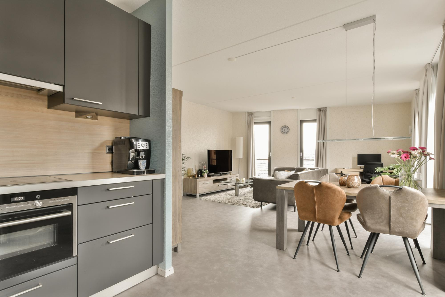 Aménagement de cuisine ouverte – Jérôme Dépannage Cuisine ouverte sur séjour avec mobilier design et électroménager intégré