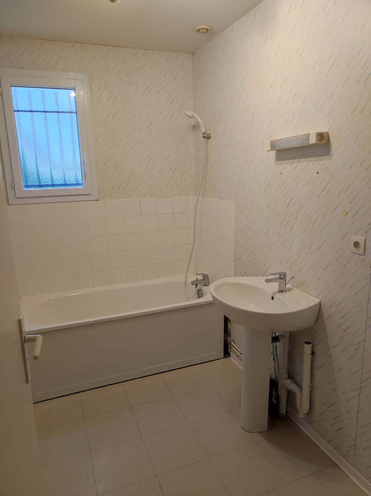 Travaux rénovation salle de bains Salle de bains avant rénovation